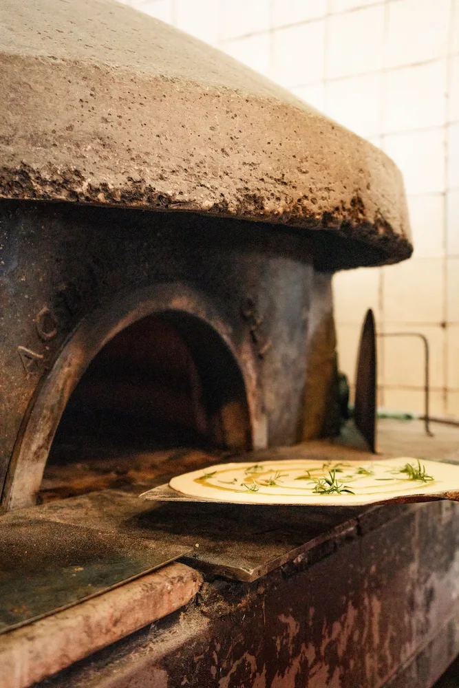 Forno rustico da pizzaria Casa Nova